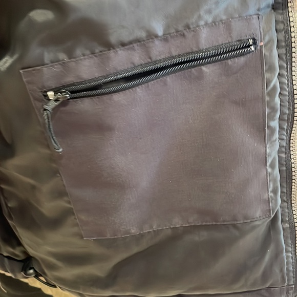 Stormtech winter jacket, interior zipout lining! Water and wind proof. Very warm - Picture 4 of 8